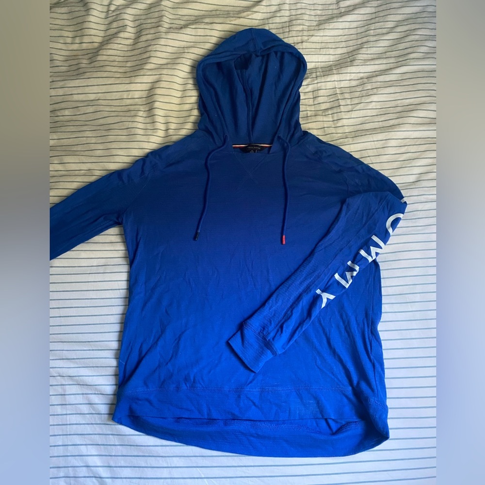 Tommy Hilfiger athletic sweater like new!
